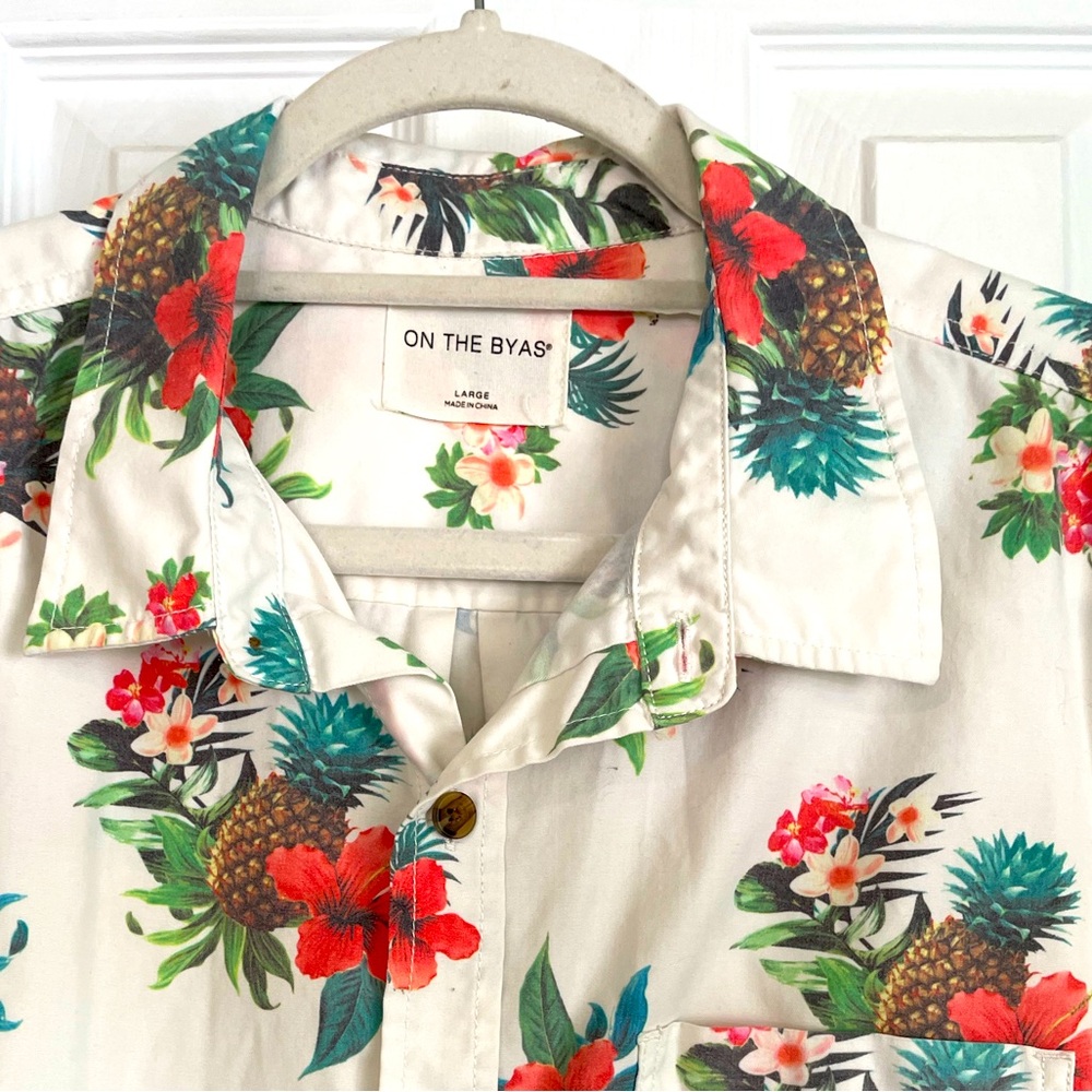 Hawaiian  Men’s Short Sleeve Shirt LIKE NEW